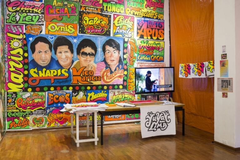 Vista de la exposición Yuyay Lima en la galería Pancho Fierro, Lima, Perú, 2022. Fotografía por Charlotte Béja. Imagen cortesía de Alfredo Villar